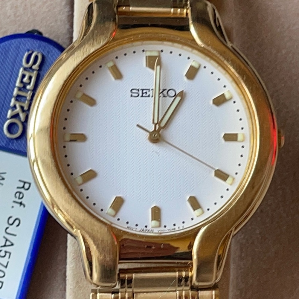 Seiko men battery water resistant stainless steel